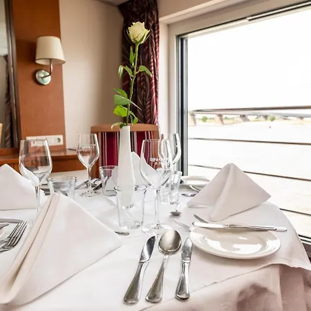 Hotelship Kd Moment Otel