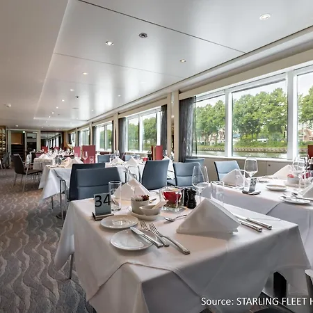 Hotelship Kd Moment Hotell *