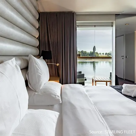 Hotelship Kd Moment *