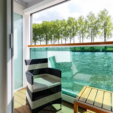 Hotelship Kd Moment Hotel