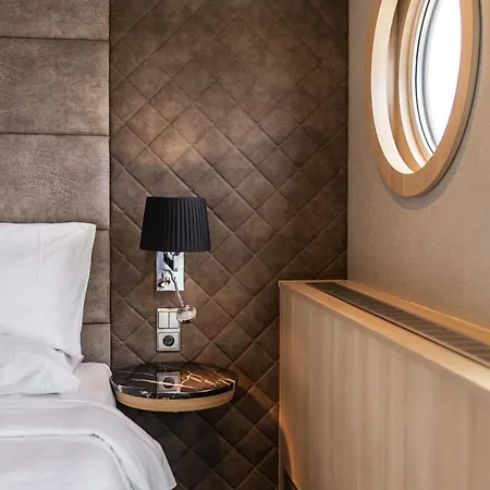 Hotelship Kd Moment Hotel *