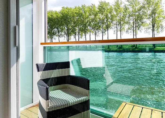 Hotelship Kd Moment Hotel