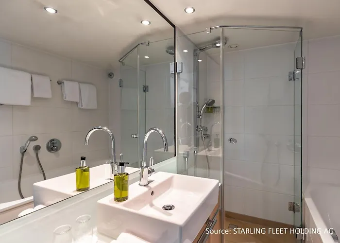 Hotel Hotelship Kd Moment *